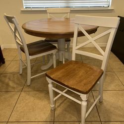 Dining Room Table & Chairs