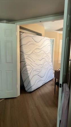 11.5” thick king mattress - great condition