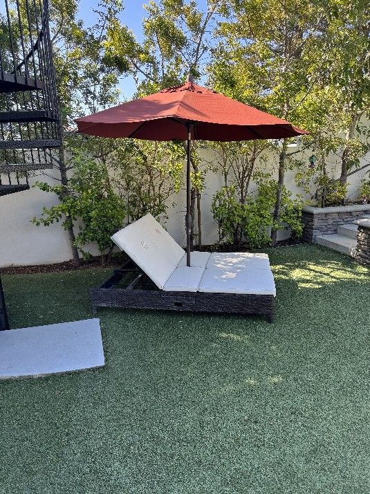 Patio Lounge Adjustable Bed With Umbrella