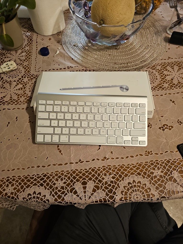 Apple Keyboard 
