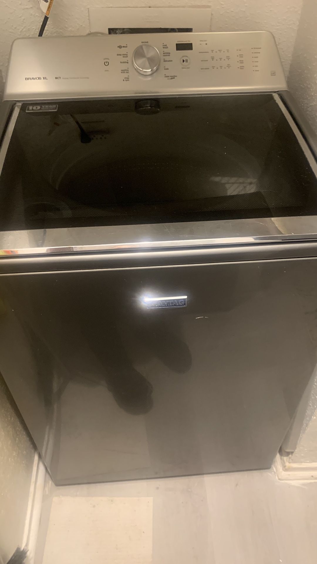 Maytag BRAVOS XL washer and dryer Set. In Good Condition, Metallic Gray