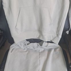 Sweatpants and hoodie from confrt