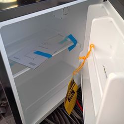 Mini fridge info on the white Walmart tag