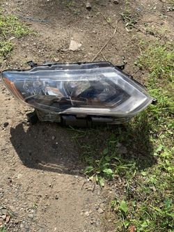 Nissan Rogue 2014-2020 Headlight passenger side