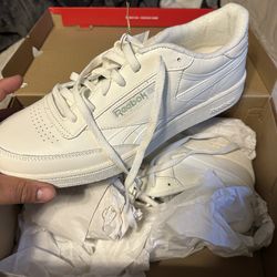 Size 13 men’s shoe