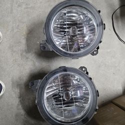 2020 Jeep Gladiator Headlights Pair.