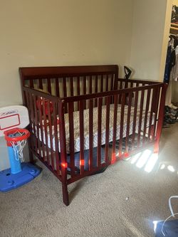 Like New Baby Crib w/ Mattress – Barely Used, Excellent Condition