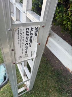 Tow hitch basket