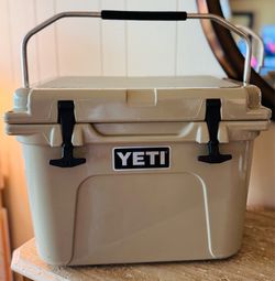 YETI Cooler Roadie 20 Hard Cooler Tan with Handle