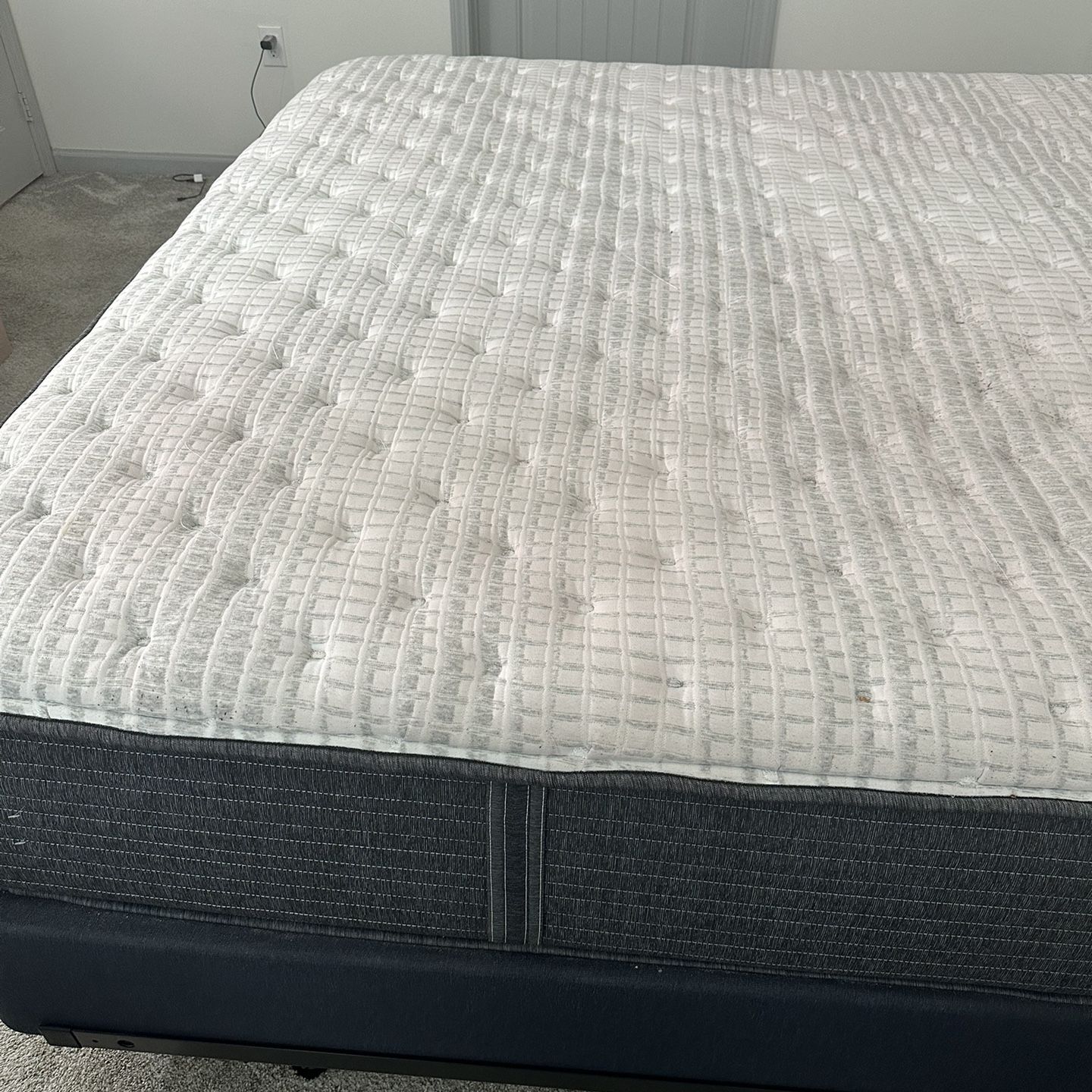 Extra Firm Memory Foam Pillow TopMattress King With Box Spring  (Serta)