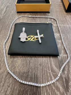 Men’s chains and bracelets
