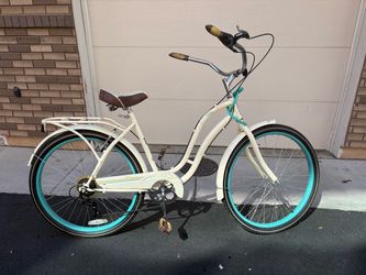 Women’s Schwinn Fairhaven 7-speed cruiser bike