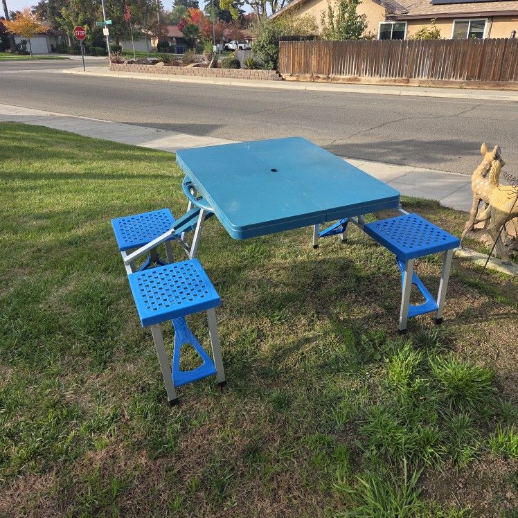 Foldable Table/ bench