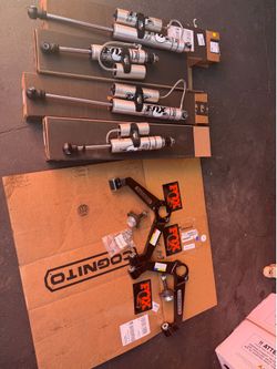 3 INCH COGNITO LIFIT KIT WITH RESERVOIR FOX SHOCK IN STOCK