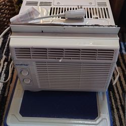 KoolKing. AC Unit-window Type - Works Great