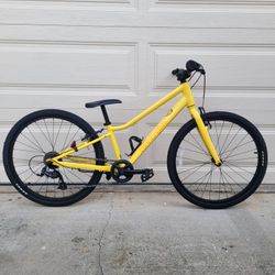 2023 CANNONDALE QUICK kids bike. 24" tires. 12" ALUMINUM  frame. 7 speed. Excellent condition. 