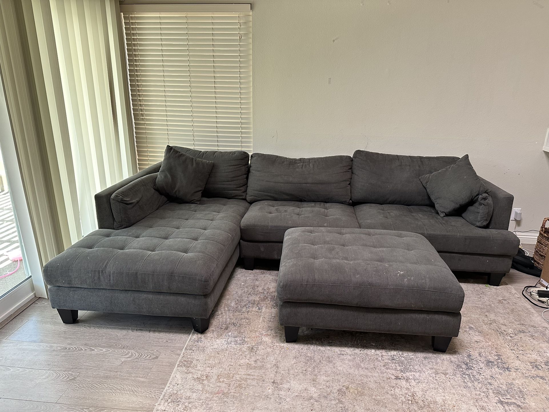 Modular upholstered sectional sofa with Ottoman. Couch / Futon /. Convertible loveseat, chase