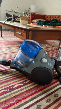 Eureka bagless vacuum cleaner very strong and small 1 year old