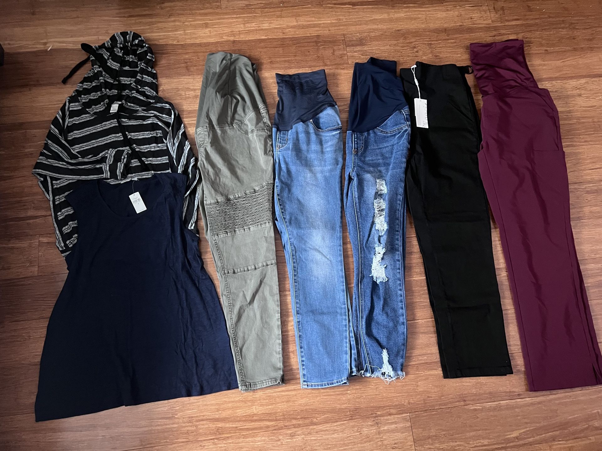 Maternity Clothes Lot Size Medium (8)