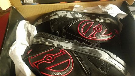 Brand New Heelys