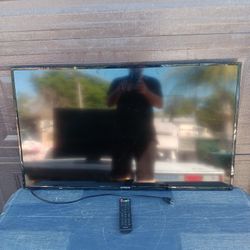 Hitachi Smart 40" TV With Remote 