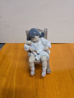 Lladro Nap time Girl In Rocker 5448 W/box