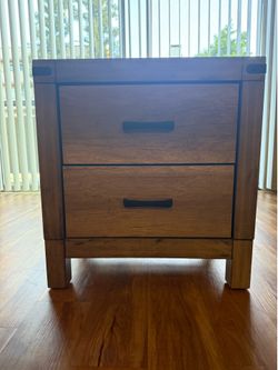 Nightstand/Bedside Table