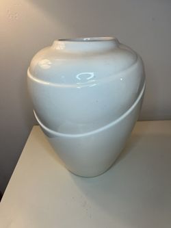 Vintage-looking Cream Colored Vase