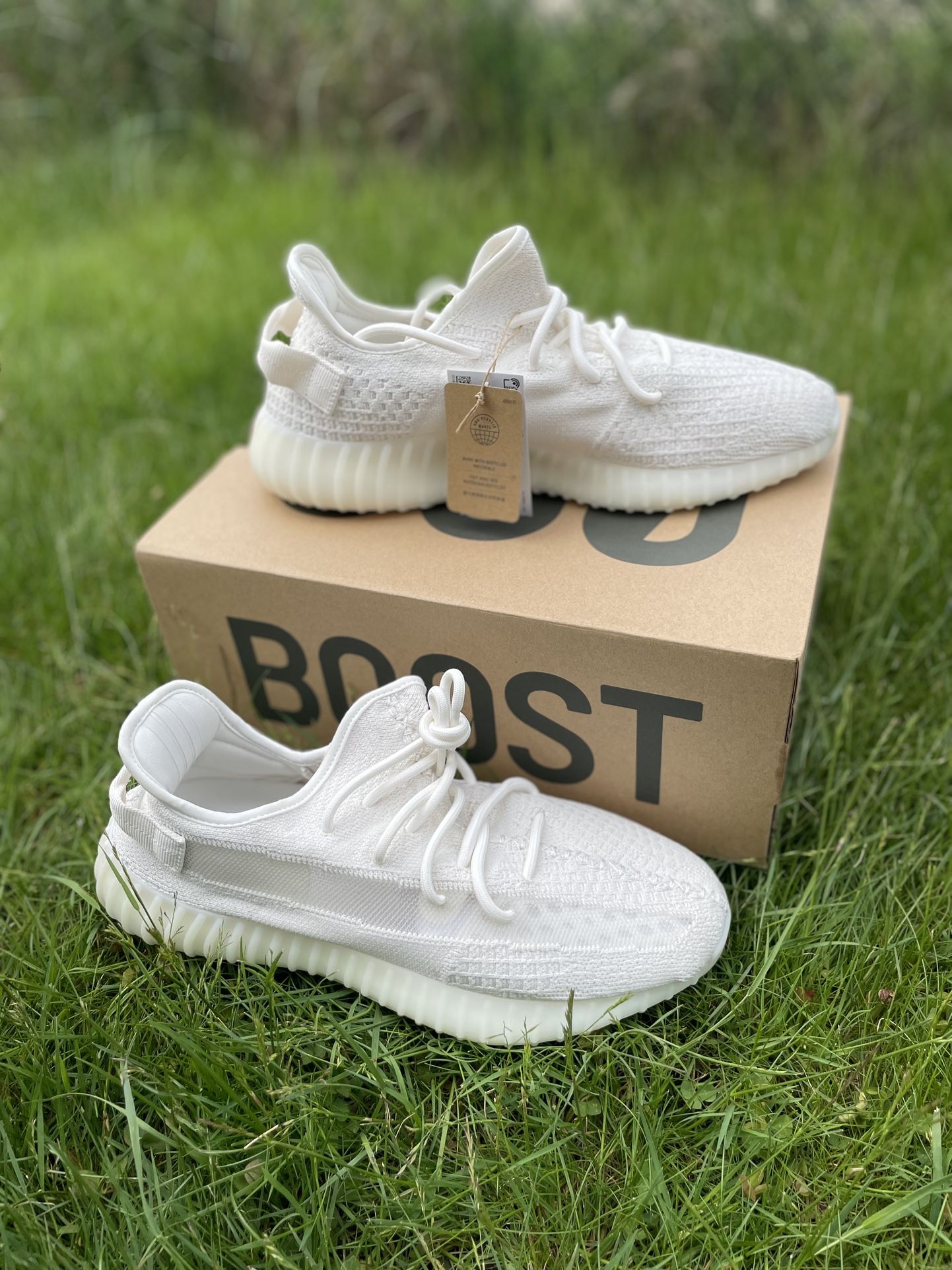 Adidas Yeezy Boost 350 V2 (SIZE 11 M)