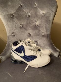 Nike Women’s 6.5 Basketball Shoes Never Worn 