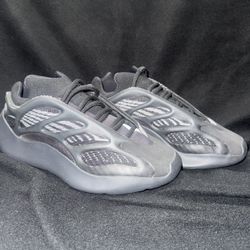 Yeezy 700 V3 ‘Alvah’ – Black – Excellent Condition – Size 5