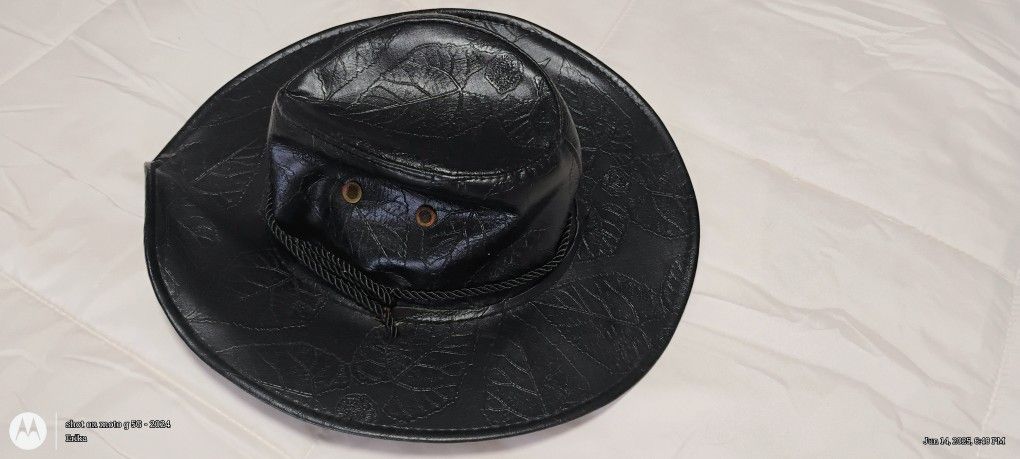 Hat... No Name