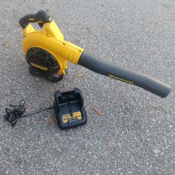 Dewalt Xr Brushless  40v  Leaf Blower W Charger 