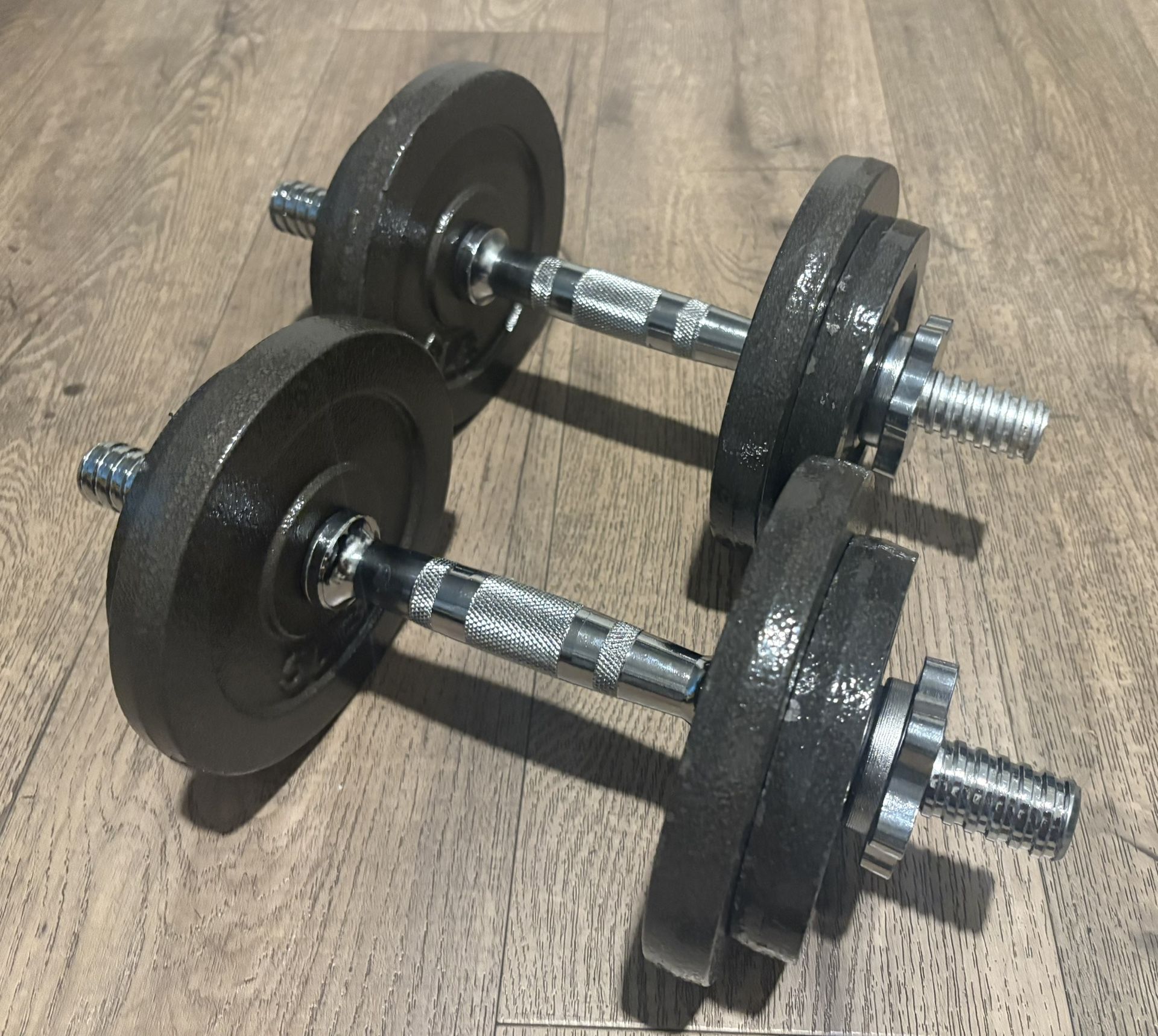 Set Of Cast Iron Adjustable Dumbbells 21 lbs Each. Total (42 Lbs)