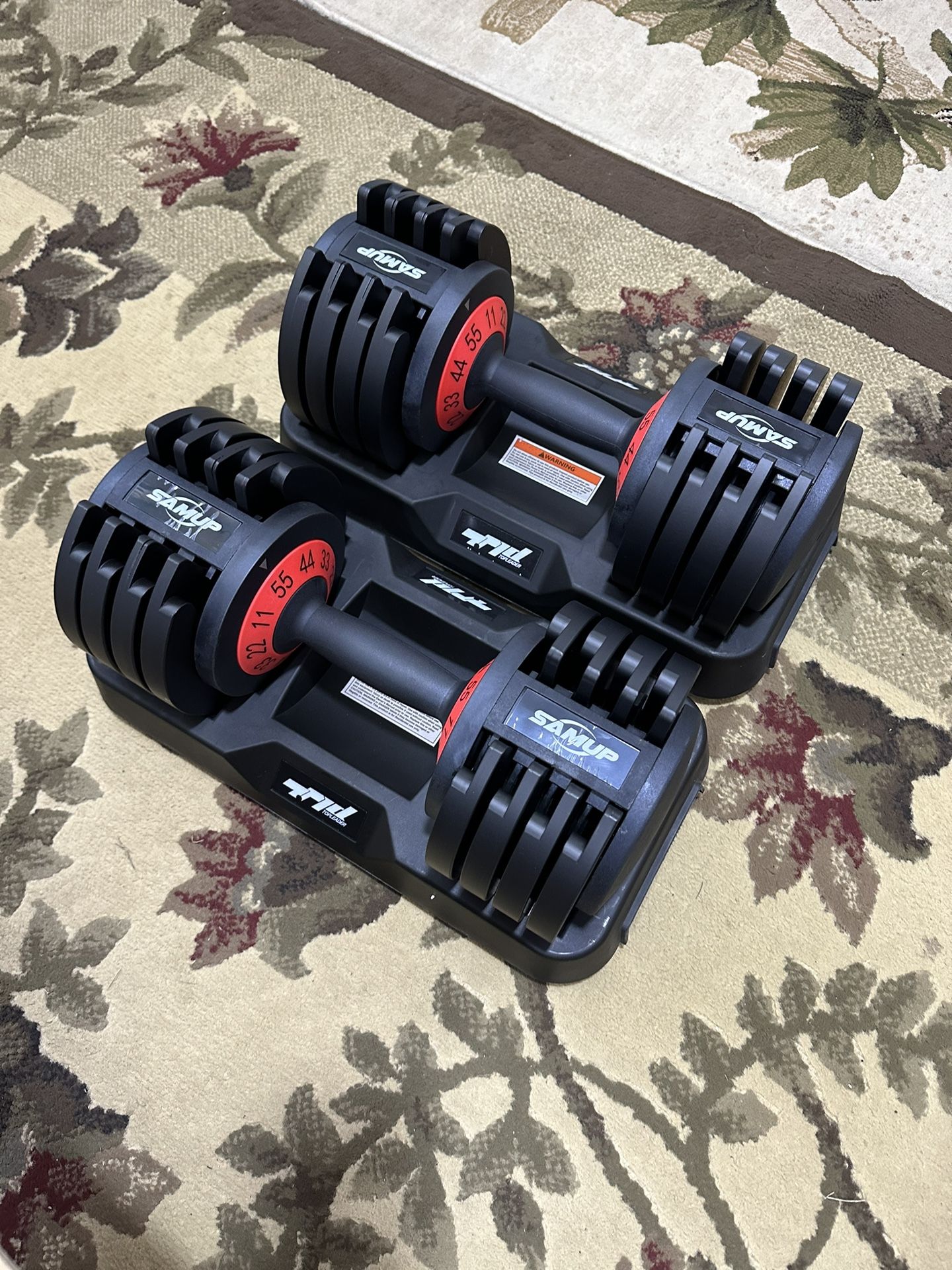 Two new adjustable dumbbells / weights (fitness and gym)