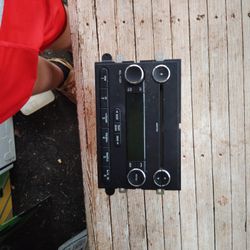 Car Radio For A 2008 Ford Explorer MP3