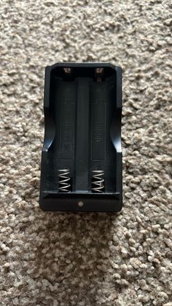 Dual charger for: 18650 batteries