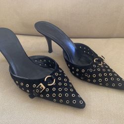 Gucci Shoes in black suede with gold buckle and rivets size 39 purchased in Europe 