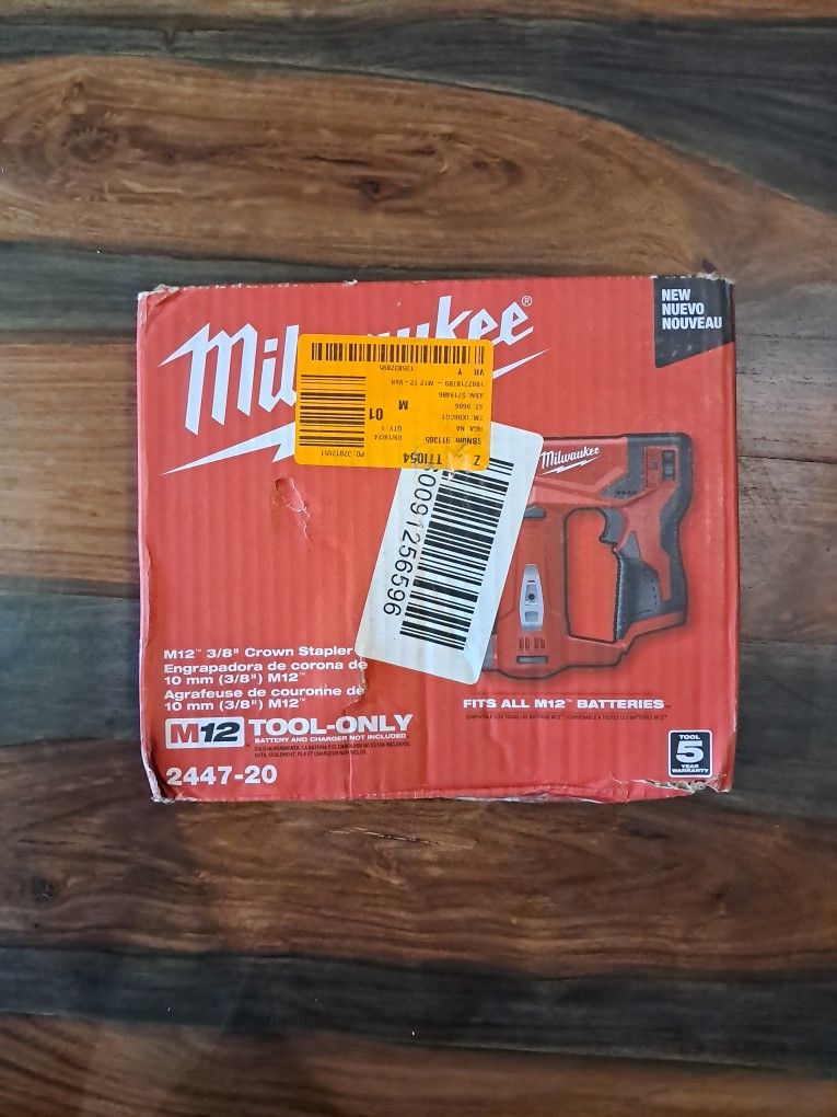 Milwaukee M12™ 3/8" Crown Stapler