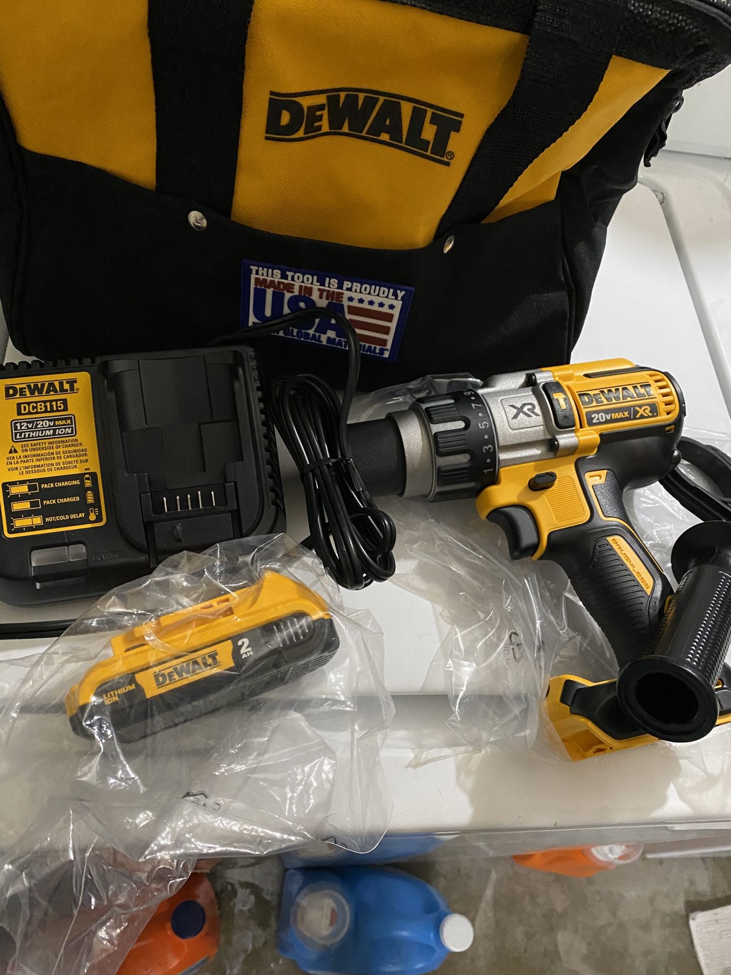 Dewalt hummer drill, one battery, charger and bag