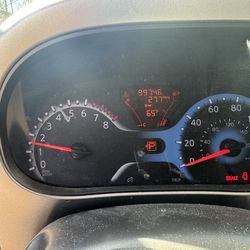 Vendo mi carro 2012 niss todo funsioma bien no tiene problemas d nadad quiero $2800