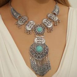 BEAUTIFUL NECKLACE & EARRINGS SET ( FASHION JEWELRY )