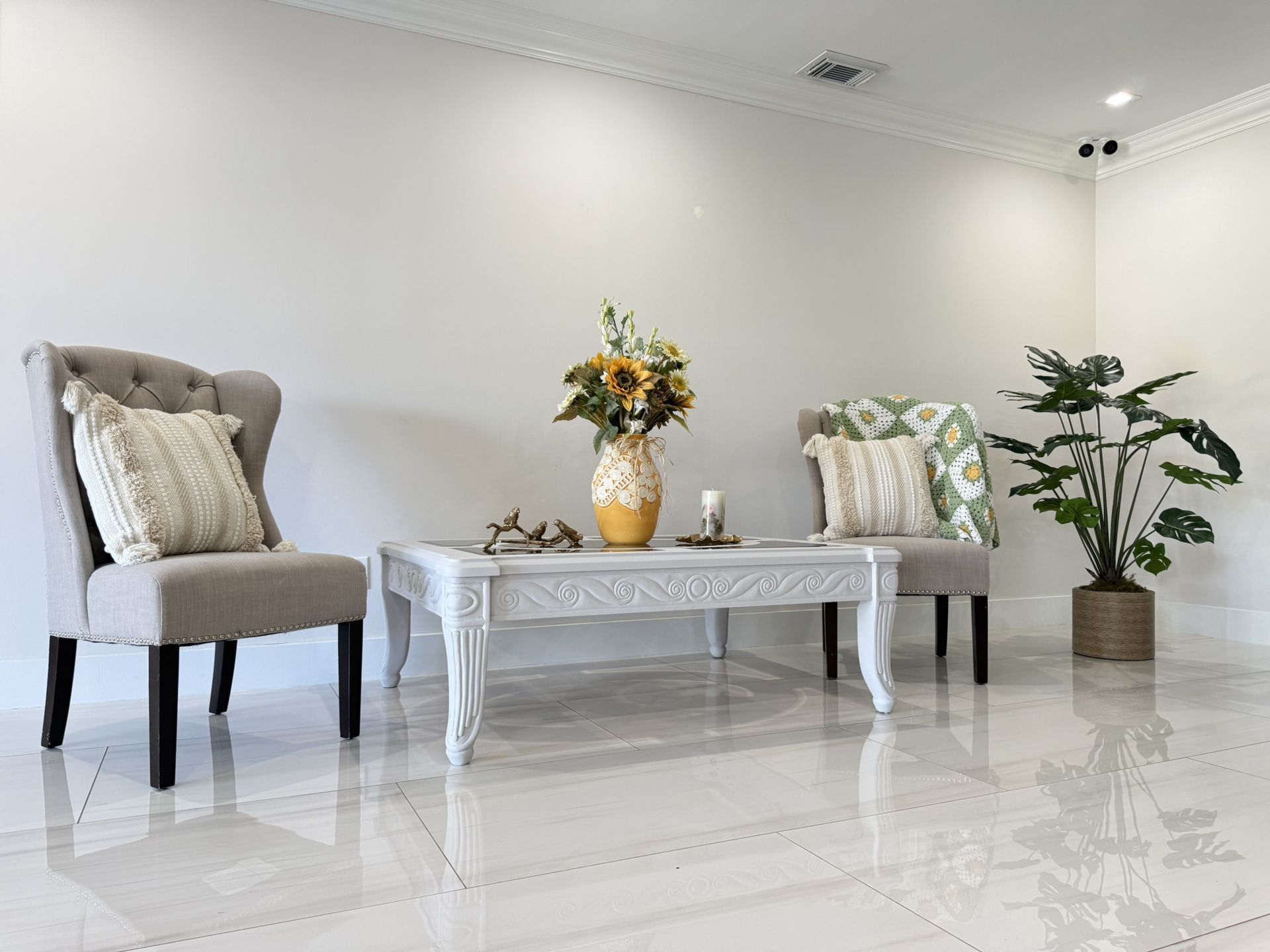 White Carved Coffee Table – French Provincial Style