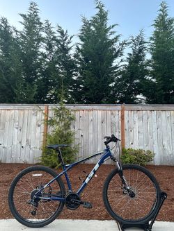 GT Aggressor Pro Medium 27.5” Mountain Bike – Disc Brakes