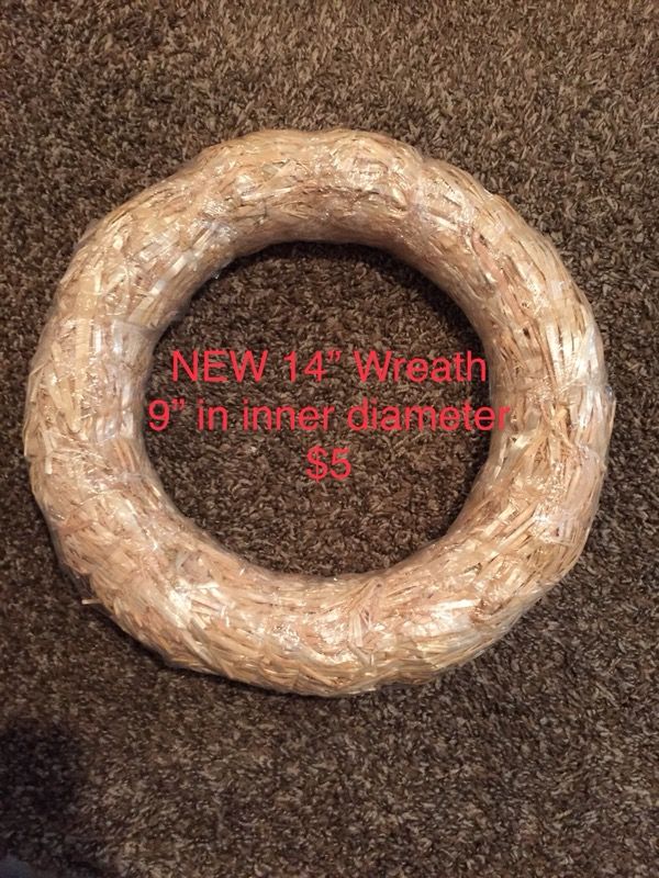NEW 14” Wreath