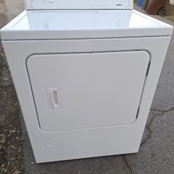 Secadora kenmore de gas su parte nueva trabaja muy bien y en muy buenas condiciones y muy limpia con una semana de garantía.