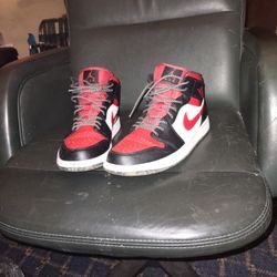 Nike Air Jordan Retro 1 Mid Size 9