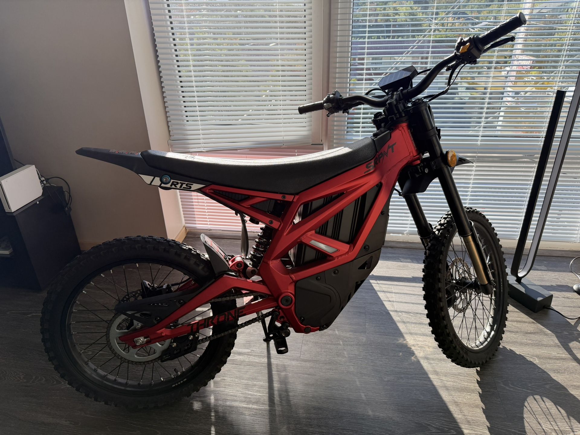 Throne SRPNT Electric Dirt Bike