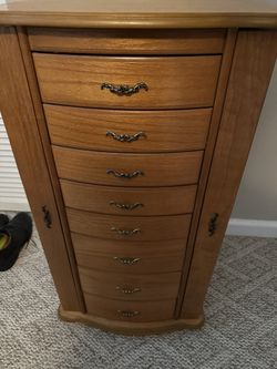 Standing Jewelry Box