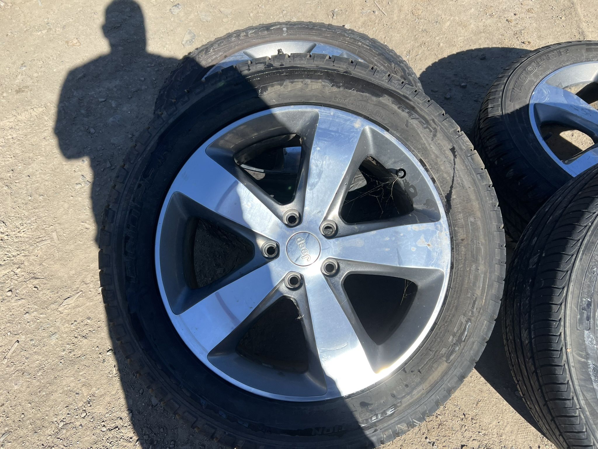 2015 Jeep Grand Cheeroke ( Wheels and tires) 265/50/R20
